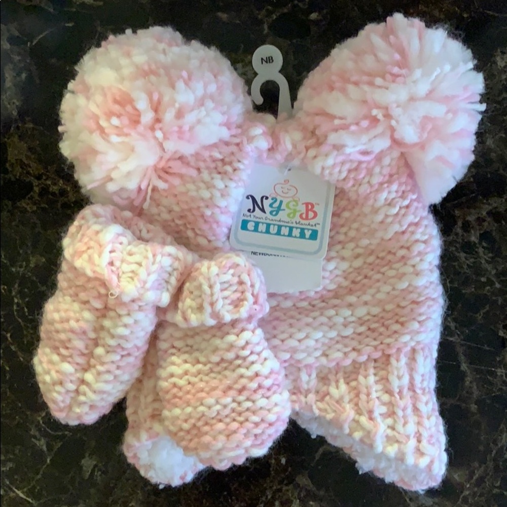 **NEW** with tags newborn hat and mittens